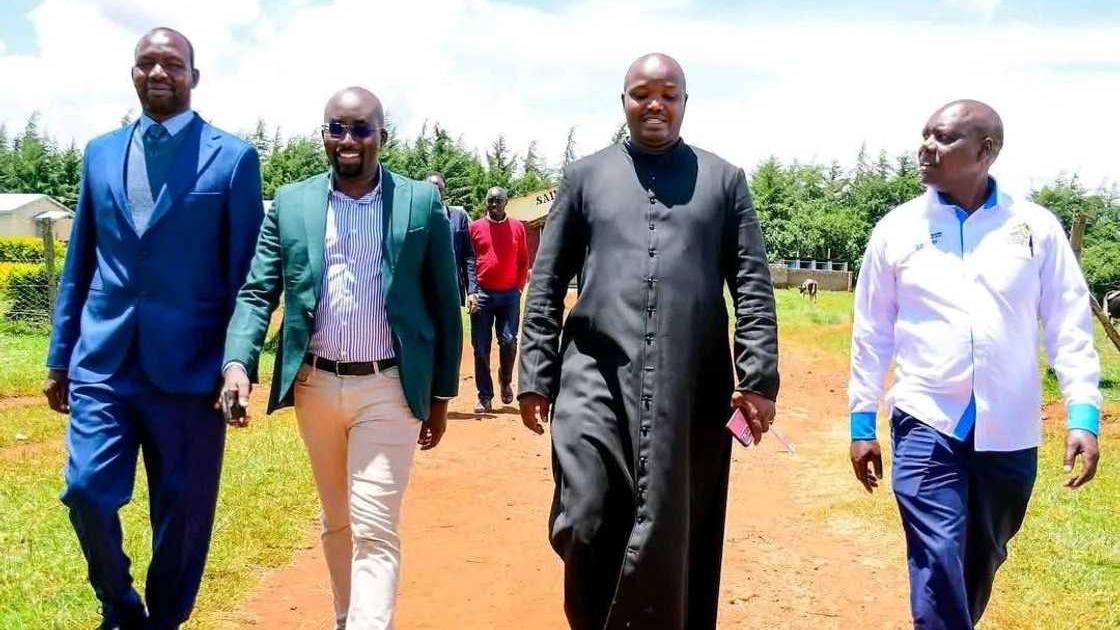 ¿Por qué atentas contra un sacerdote?