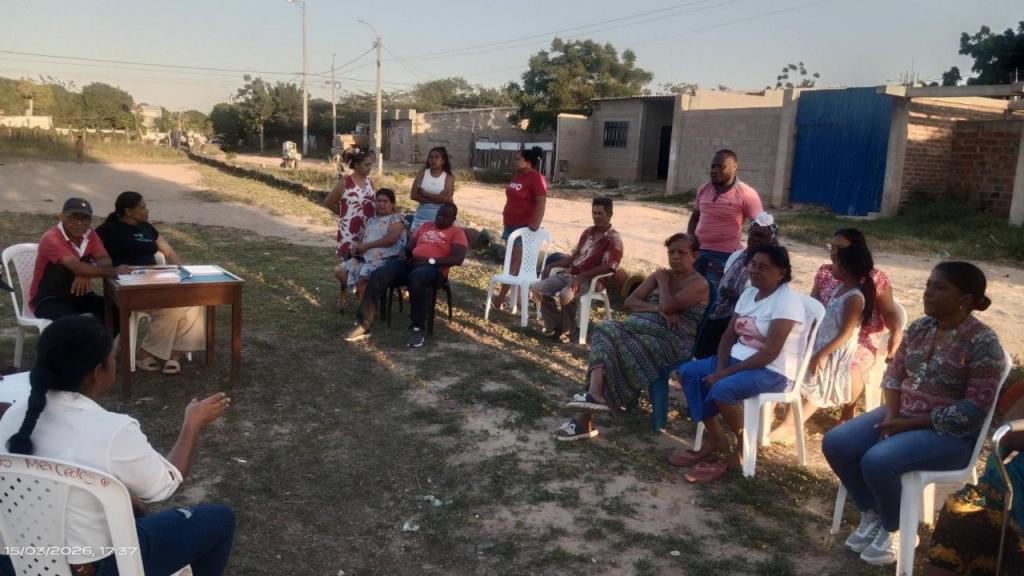 Grupo de vecinos de un barrio de Riohacha.